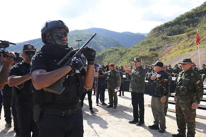 Nicolás Maduro con la Guardia Nacional Bolivariana en Caracas, el 28 de agosto.