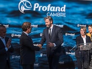 Enrique García Chillón, presidente y propietario de Profand, en el centro de la imagen saludando al expresidente gallego Alberto Núñez Feijoó en una imagen de archivo.
