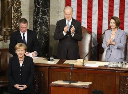 La canciller alemana, Angela Merkel, tras dirigirse al pleno del Congreso de EE UU en un discurso histórico