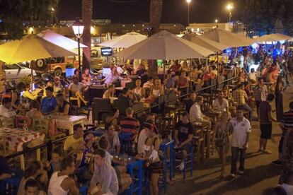 Aspecte que presentava el port d'Eivissa, ple de terrasses, l'estiu del 2012.