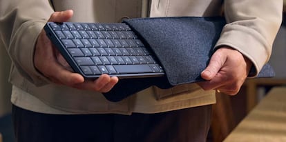 HP EliteBoard G1a en su funda de transporte