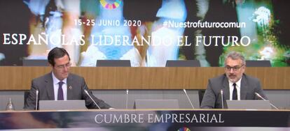 El presidente de CEOE, Antonio Garamendi, y el presidente de Puig, Marc Puig, este lunes en una nueva jornada de la cumbre empresarial organizada por la patronal.