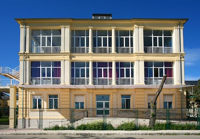 Fachada del geriátrico Gran Residencia, en la calle General Ricardos de Madrid.