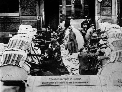Barricadas en Schutzen Strasse, en Berlín, durante la revolución de noviembre de 1918. 