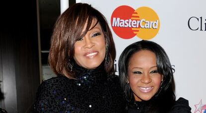 Whitney Houston y Bobbi Kristina Brown en los premios Grammy de 2011. 