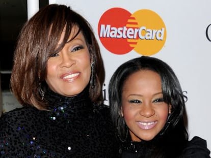 Whitney Houston y Bobbi Kristina Brown en los premios Grammy de 2011. 