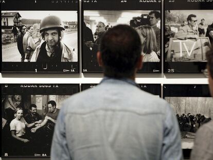 Fotografías de Phil Collins en la exposición <i>Antifotoperiodismo.</i>