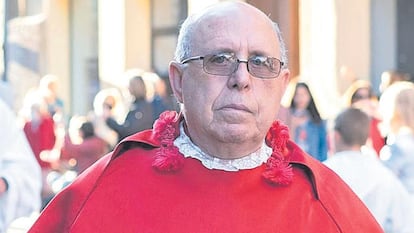 El canónigo Alfonso López, en un acto religioso sin datar.