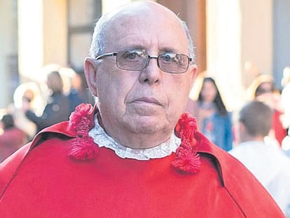 El canónigo Alfonso López, en un acto religioso sin datar.