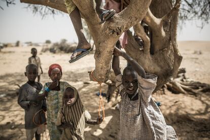 Niños jugando en el campo de refugiados de Sayan, en el sur de Níger.