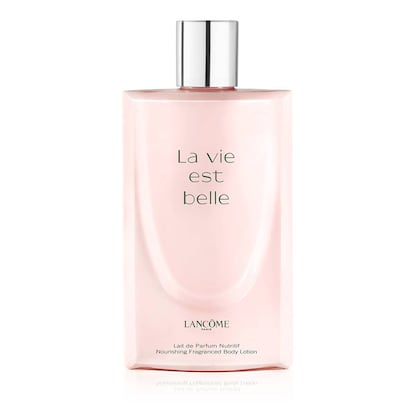 De la gama de su icónico perfume ‘La vie est belle’, este producto de Lancôme se crea como una fragancia hidratante para el cuerpo. Con extracto de gelatina y una fragancia única, hidrata, perfuma, relaja e ilumina al contacto con la piel.
50€