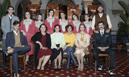 El reparto de la serie al completo.
