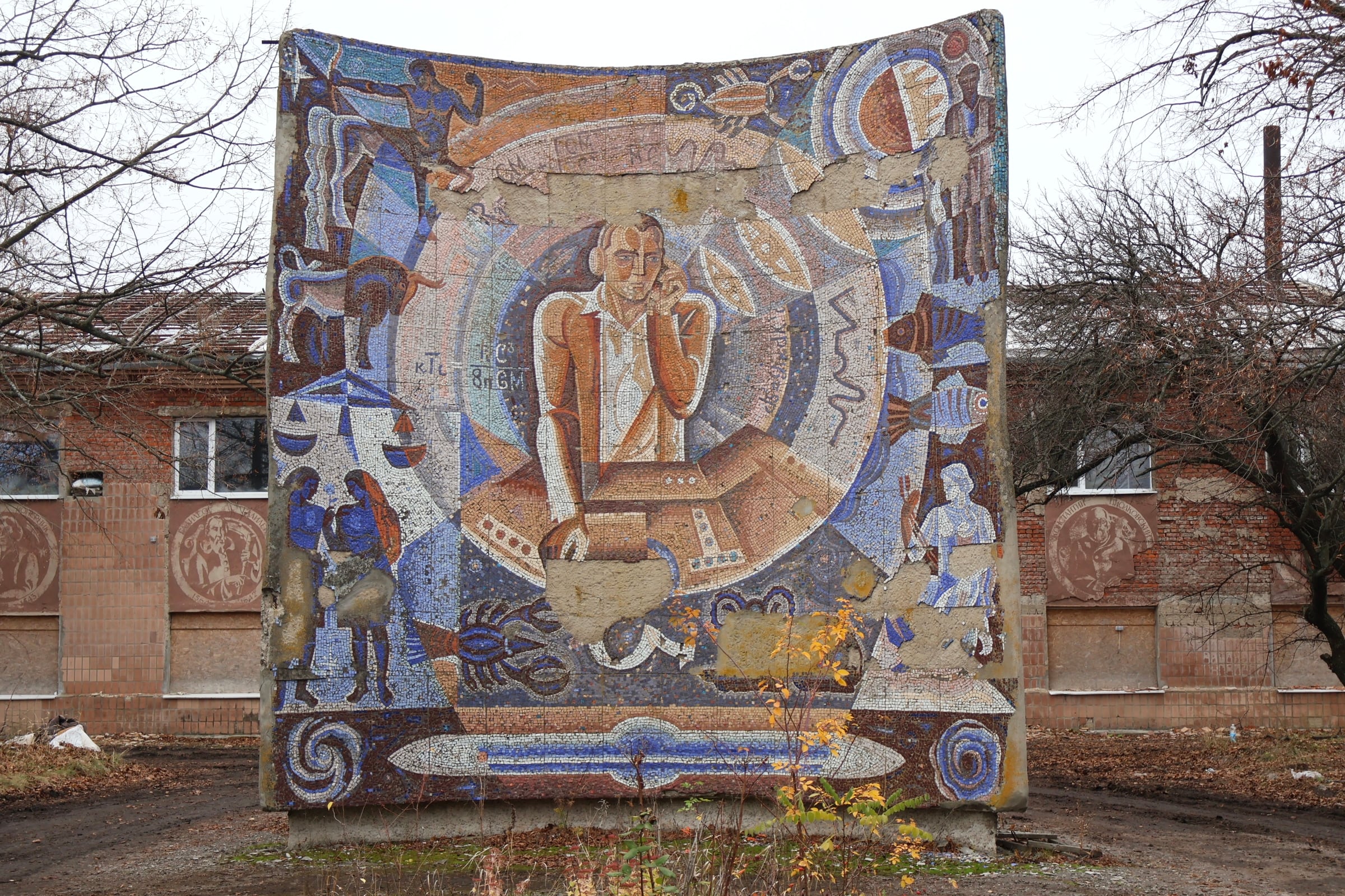 Mural soviético en las instalaciones del radiotelescopio UTR-2, en la provincia ucrania de Járkov.