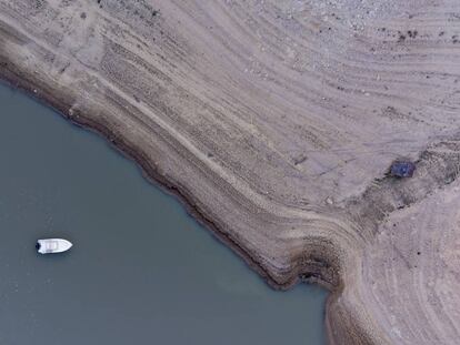 Embalse de Buendía, en la cabecera del Tajo, en noviembre, cuando estaba a solo el 10% de su capacidad por la sequía.