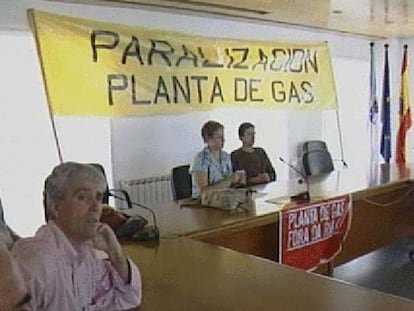 150 vecinos de Mugardos protestan por la cercanía de la planta de gas de Reganosa