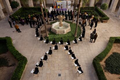 La Delegación del Gobierno en la Comunitat Valenciana celebra el acto institucional "Ninguna silla vacía", que se realiza con motivo del Día Internacional para la Eliminación de la Violencia contra las Mujeres, en el que se leerá un manifiesto, se guardarán unos minutos de silencio en homenaje a las víctimas de la violencia machista y se colocarán sillas vacías con los nombres de las mujeres asesinadas