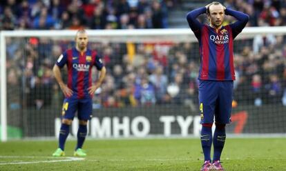 Rakitic y Mascherano, durante el partido ante el Málaga