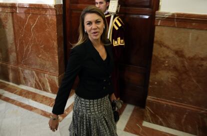La secretaria general del PP, María Dolores de Cospedal, llega al hemiciclo.