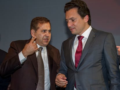 Emilio Lozoya y Alonso Ancira, presidente de la empresa Altos Hornos de México (AHMSA), en un acto en 2013.