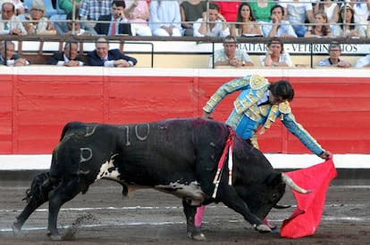 21-08-17- BILBAO CORRIDAS GENERALES 3&ordf; DE FERIA CURRO DIAZ CON SU SEGUNDO AL QUE CORTO UNA OREJA 2
 FOTO: FERNANDO DOMINGO-ALDAMA