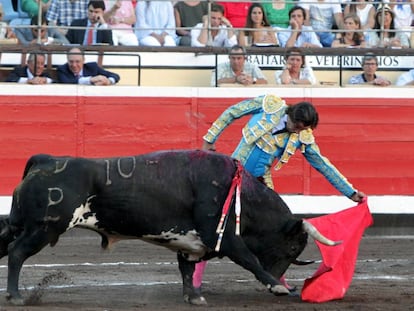 21-08-17- BILBAO CORRIDAS GENERALES 3&ordf; DE FERIA CURRO DIAZ CON SU SEGUNDO AL QUE CORTO UNA OREJA 2
 FOTO: FERNANDO DOMINGO-ALDAMA