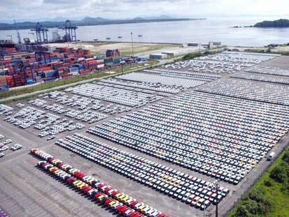 Carros no p&aacute;tio do Porto de Paranagu&aacute;, no Paran&aacute;. 