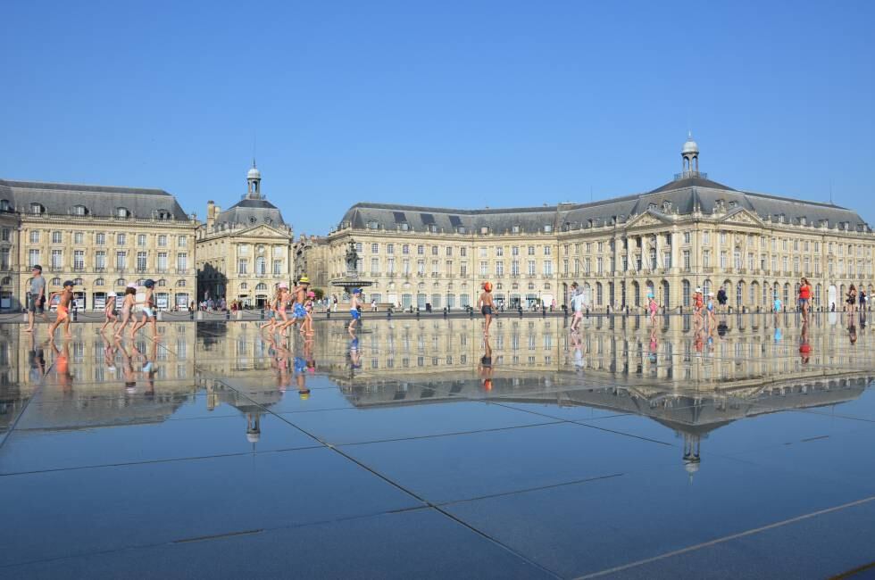 El espejo de agua de la plaza de la Bolsa de Burdeos.