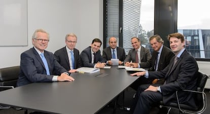 Ejecutivos de Acciona y Nordex, el 5 de octubre, en la firma del acuerdo de integraci&oacute;n de Windpower con la alemana.