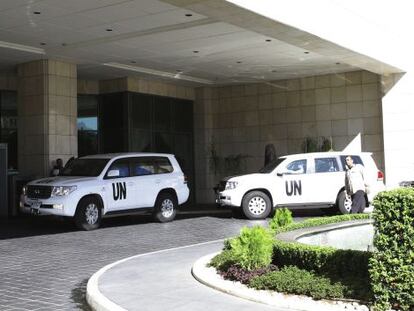 Miembros de la organización para la prohibición de las armas químicas (OPCW) en el hotel Four Seasons en Damasco (Siria).