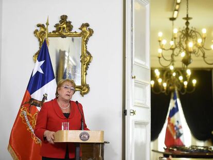 Michelle Bachelet, en una rueda de prensa en Santiago