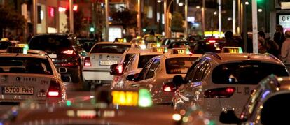 Falsa parada de taxis en Callao.