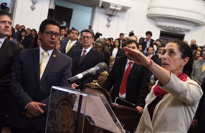 Claudia Sheinbaum juramenta para el cargo de delegada de Tlalpan, una de las alcaldías de Ciudad de México, el 1 de octubre de 2015.