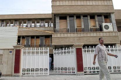 Sede del canal de televisión iraquí Al Shabiya en Bagdad, donde anoche entraron dos hombres y mataron a once trabajadores.