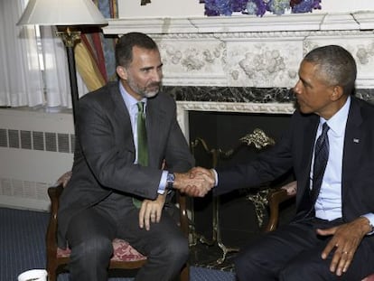 Felipe VI and Barack Obama shake hands in New York.