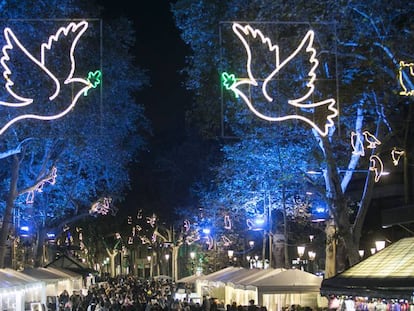 La pasada Navidad, las luces en las Ramblas de Barcelona homenajearon a las víctimas del atentado del 17 de agosto. 