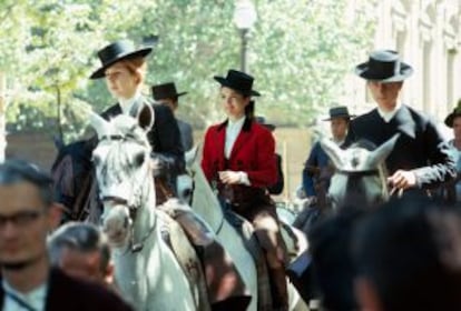 Jacqueline Kennedy a caballo en la Feria de Abril de Sevilla, a la que acudió como invitada de la Duquesa de Alba en 1966.