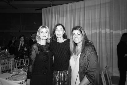 Anna Rodriguez, directora de marketing de Guerlain, María Borras, directora de comunicación de Guerlain, y Monica Sanz, directora de comunicación de Bulgari.