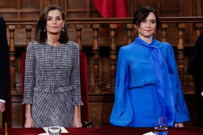 La reina Letizia y la presidenta de la Comunidad de Madrid, Isabel Díaz Ayuso, al inicio de la ceremonia.