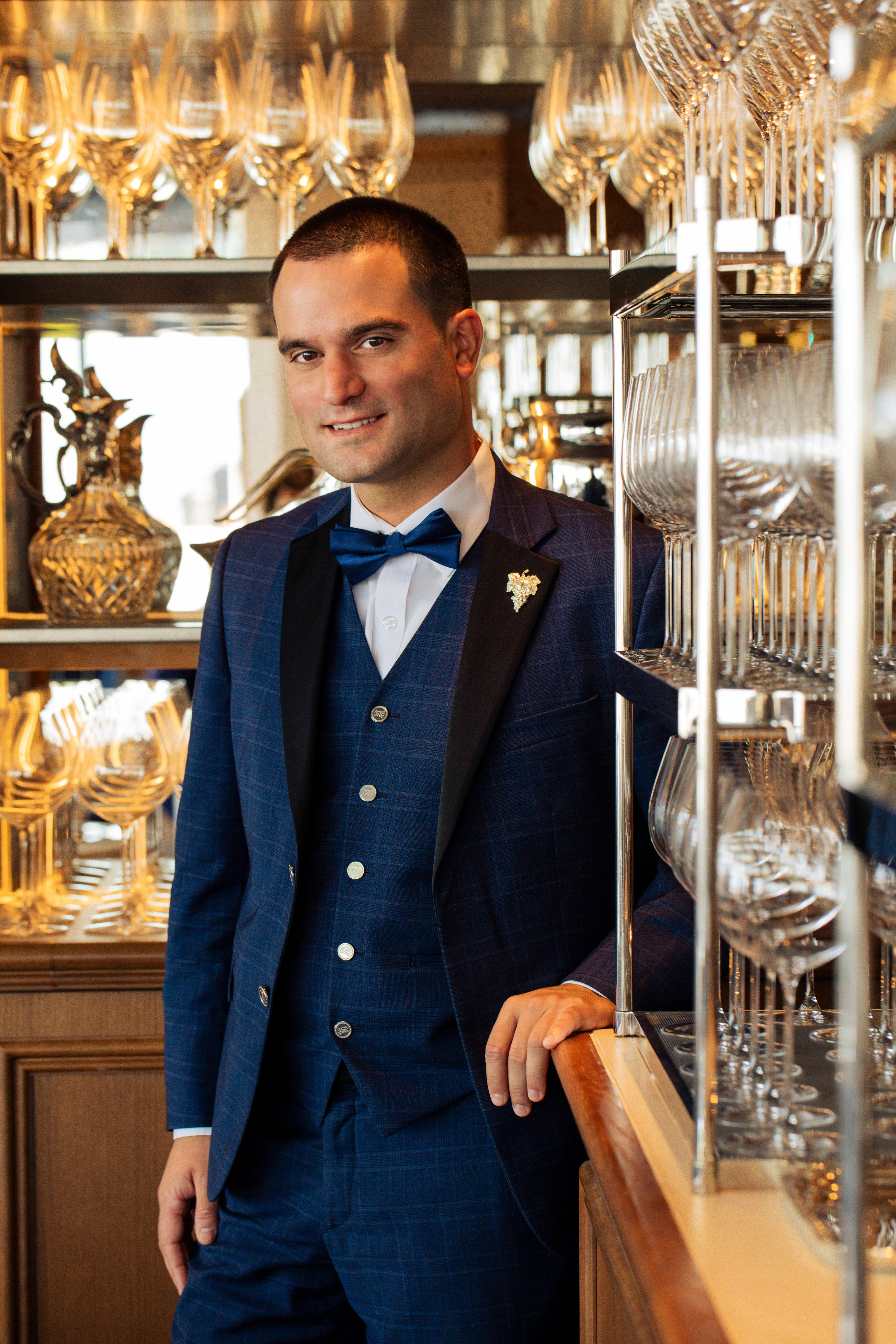 Víctor González, el nieto de exiliados republicanos que dirige la bodega más codiciada de Francia