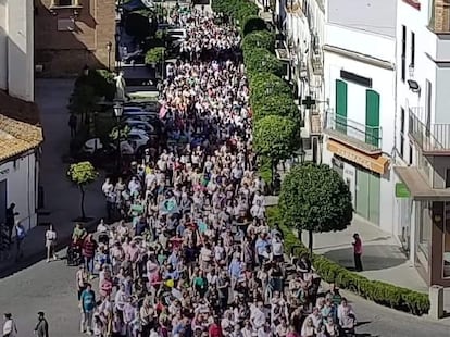 Concentración de Marea Blanca en Carmona para protestar por el deterioro de la sanidad pública, el pasado 29 de septiembre. / MAREA BLANCA