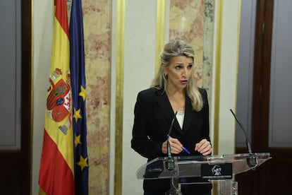 La vicepresidenta segunda y ministra de Trabajo, Yolanda Díaz, tras la reunión del grupo Sumar en el Congreso de los Diputados este lunes.