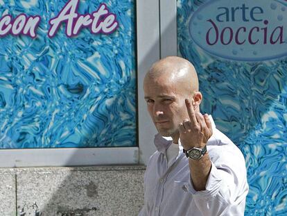 Jacobo Piñeiro a las puertas del juzgado, antes de conocer el fallo.