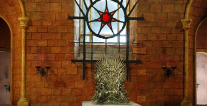 El trono de hierro de 'Juego de tronos', en el plató de la serie en Belfast (Irlanda del Norte).