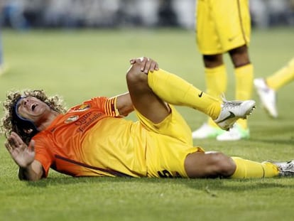 Puyol, en el momento de lesionarse.