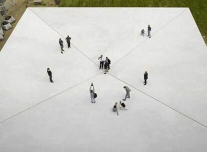 'Square Depression', pirámide invertida de Bruce Nauman.