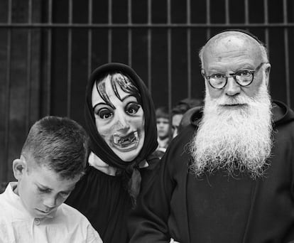 La fotografía es lo que ha dado sentido a la vida de este catalán que considera que artista puede ser cualquiera que tenga algo que decir, y que lo cuente de manera diferente a los demás. Lo importante en su obra no es solo qué dice, sino también cómo lo dice.