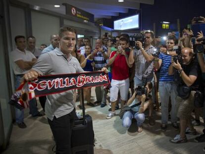 Gameiro, a su llegada a Sevilla.