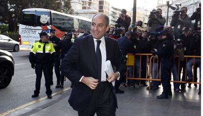 El expresidente valenciano Francisco Camps llega al tribunal en 2011.