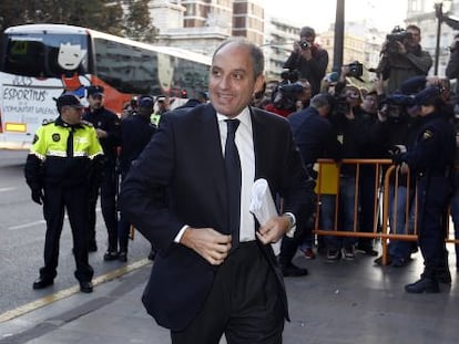 El expresidente valenciano Francisco Camps llega al tribunal en 2011.