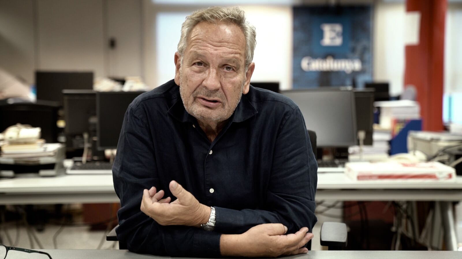 El periodista de EL PAÍS Xavier Vidal-Folch recibe el Premio Ernest Udina por la cobertura de Europa 